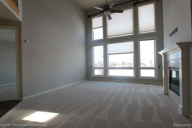 Building Photo - 18547 Clairmont Cir E