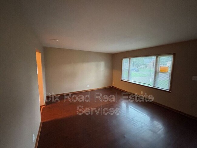 Building Photo - 272 Symmes Rd
