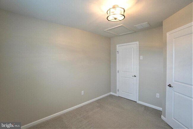 Building Photo - 125 Dragon Dr