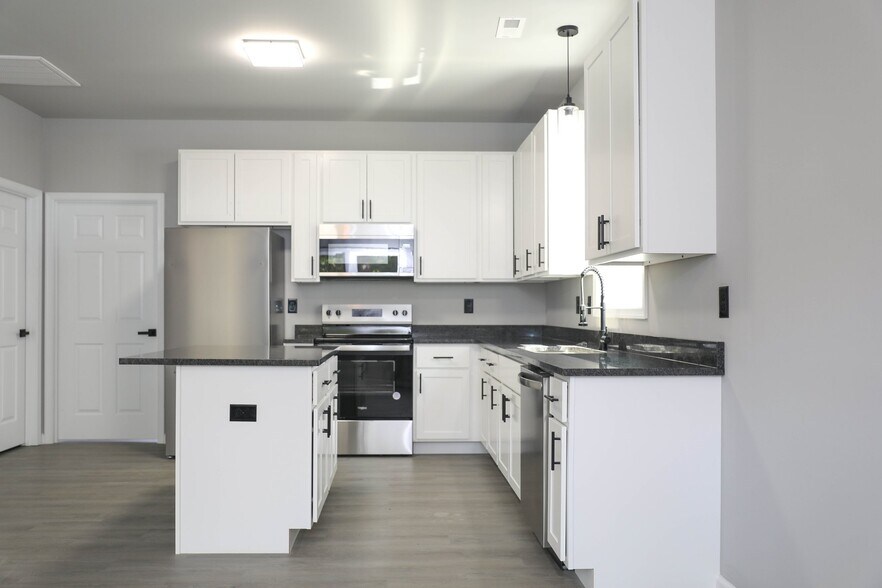 Building Photo - 1006 Pocahontas Ave