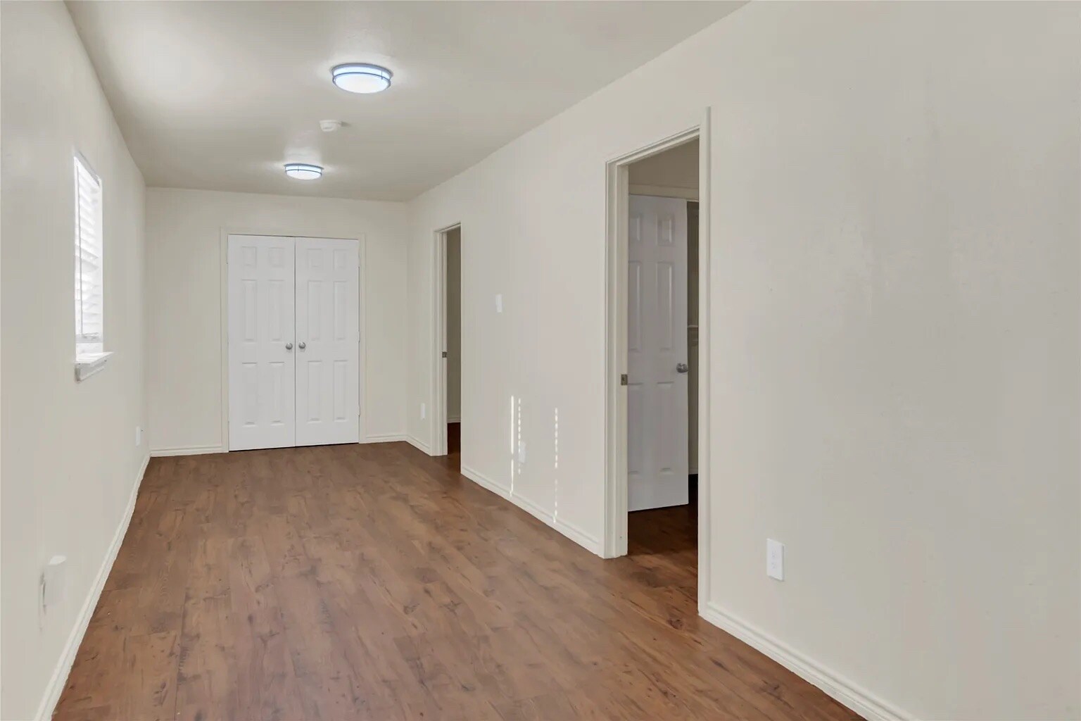 Building Photo - Room in House on Houghton Ave