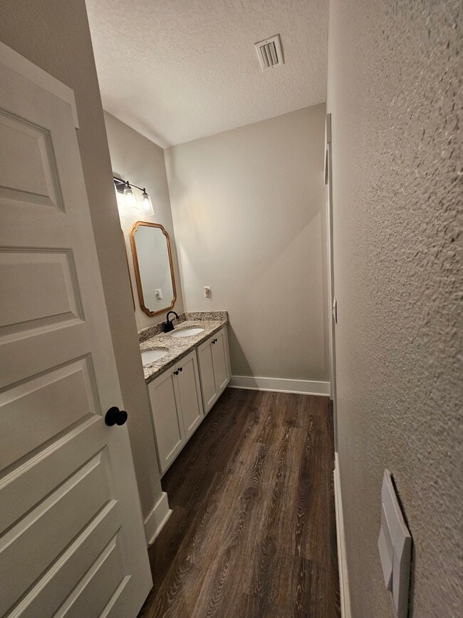 Building Photo - 5825 Danbury Blvd