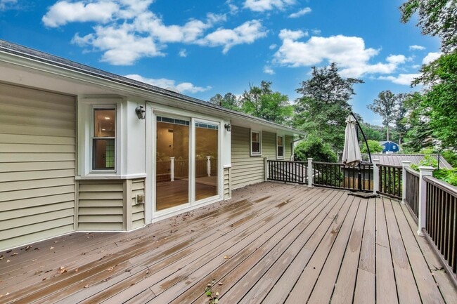 Building Photo - Perfect on Parkway --- Gorgeous, Fully Upd...
