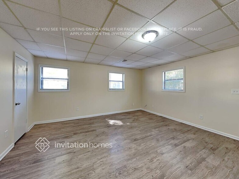 Building Photo - 1410 Pilgrim Way