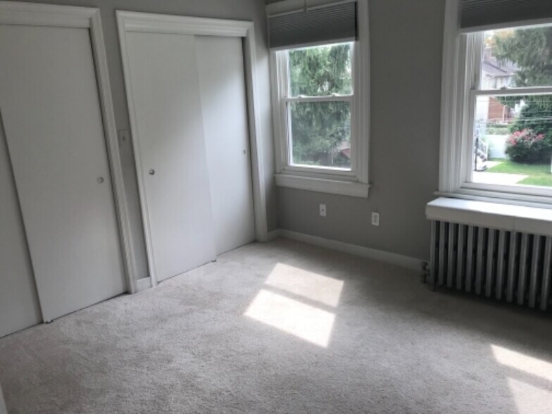 Building Photo - 203 Conway Ave