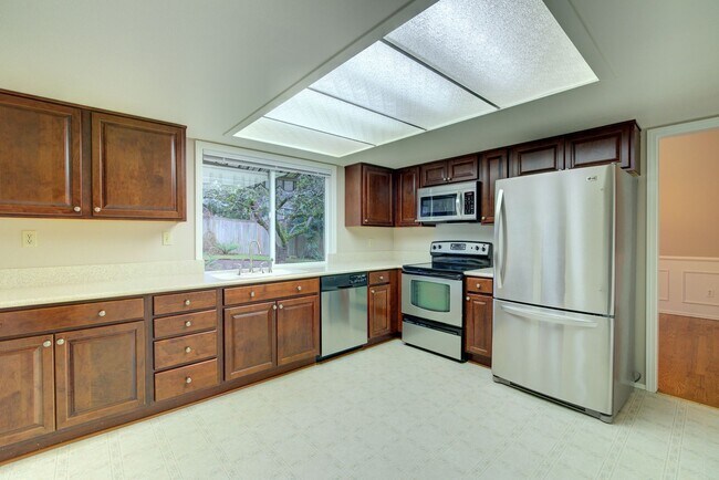 Building Photo - 16611 NE 48th Ct