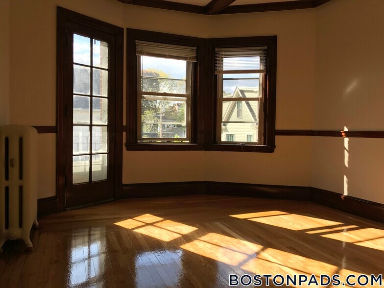 Building Photo - 163 Summer St