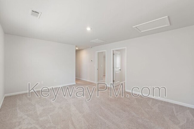 Building Photo - 651 Manitou Cir
