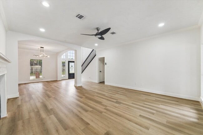 Building Photo - 14710 James River Ln