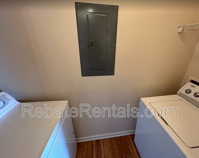 Building Photo - 8290 Gate Pkwy W