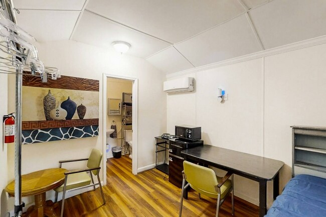 Building Photo - 2306 Escambia Dr