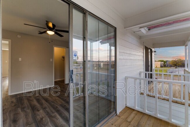 Building Photo - 2302 Indigo Ln