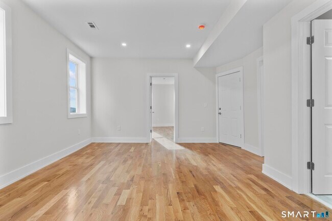 Building Photo - 54 Plaza Ave