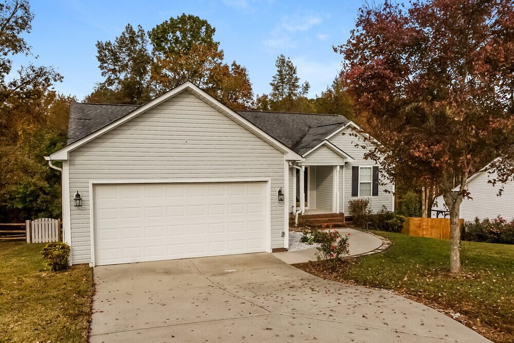 Building Photo - 1641 Red Bird Cir SE