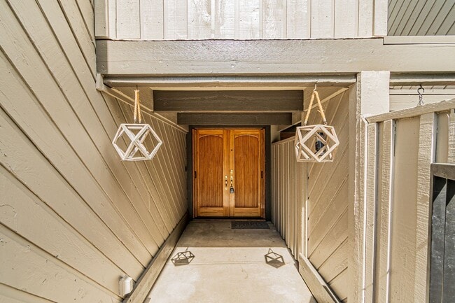 Building Photo - 9866 E Maplewood Cir