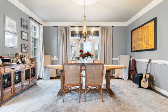 Building Photo - Rent Special! See Description! Spacious Ho...