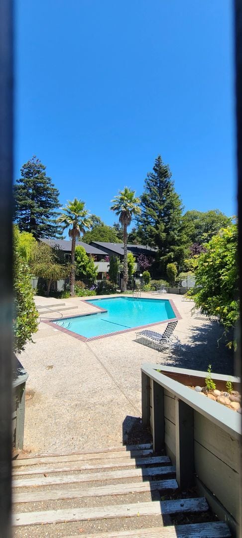 Building Photo - MOVE-IN READY! Peaceful 1-Bedroom Top Floo...