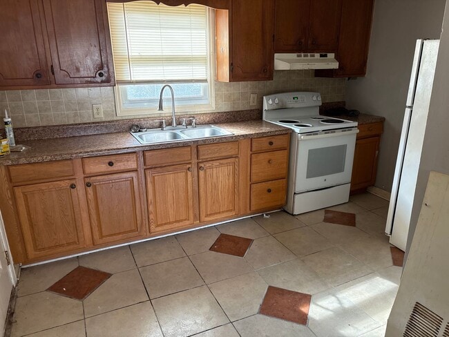 Building Photo - 418 Brewer St