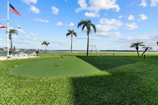 Building Photo - 1 Key Capri