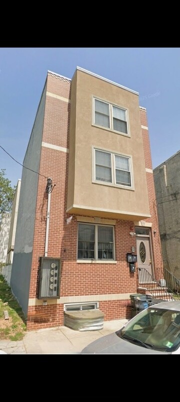Building Photo - 1621 W Oxford St