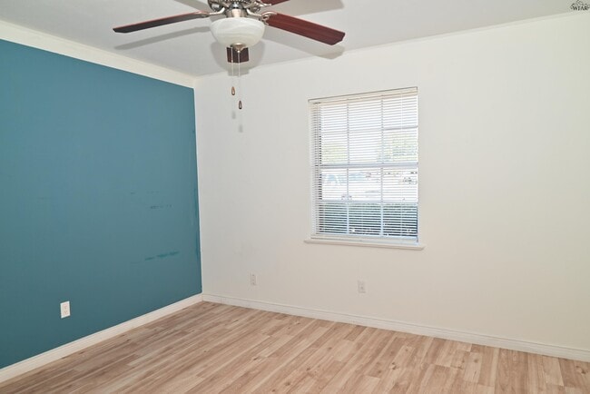 Building Photo - 1110 Rosemary Dr