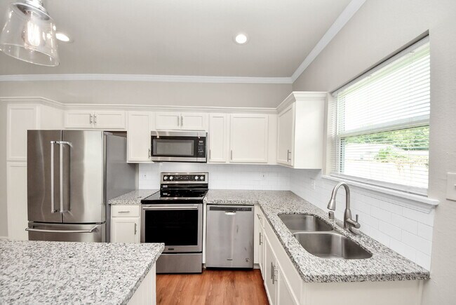 Building Photo - Renovated Houston Gem Near Downtown & the Medical Center