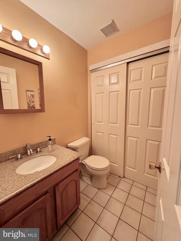 Building Photo - 101 Sarahs Ln