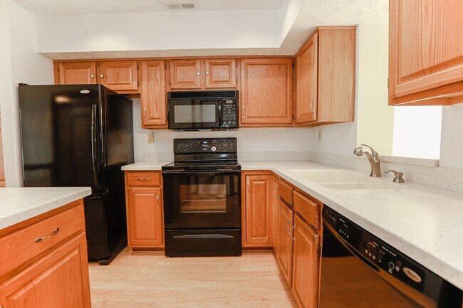 Building Photo - 200 Arabian Cir