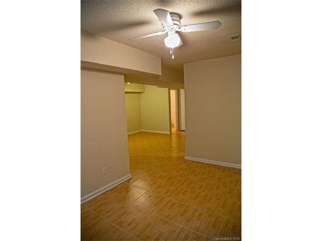 Building Photo - 9024 St Thomas Ln