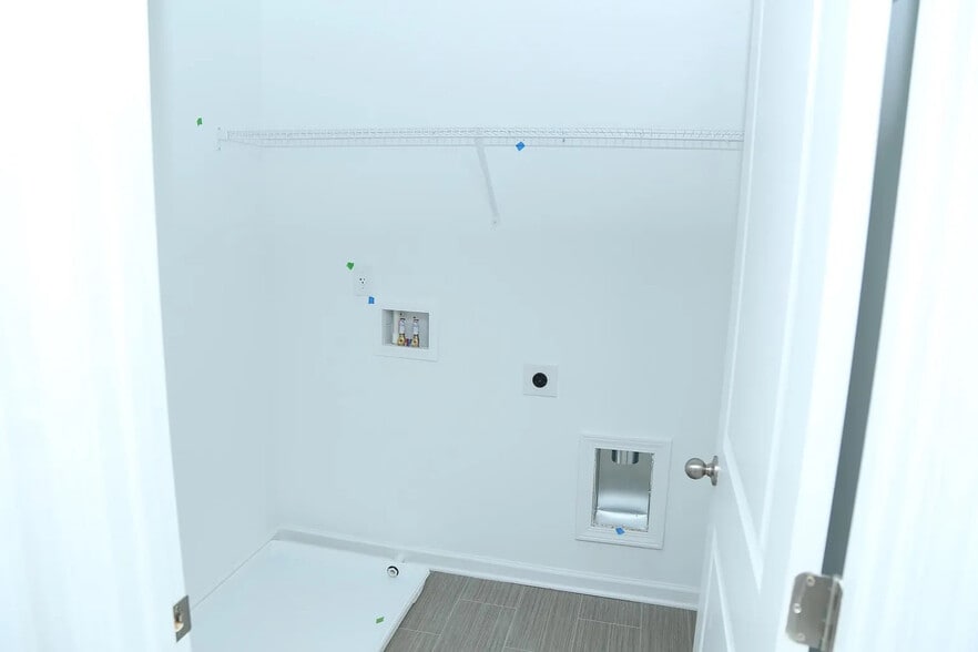 Building Photo - Room in Townhome on Thornton Dr