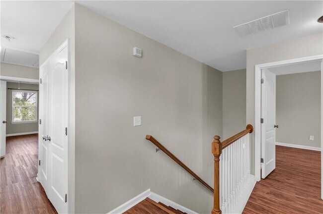 Building Photo - 1543 Creek Bend Ln NW
