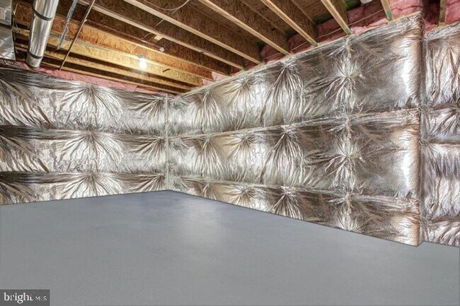 Building Photo - 4818 Clarendon Dr