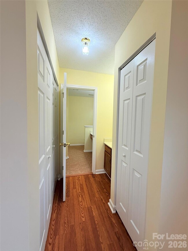 Building Photo - 8288 Golf Ridge Dr