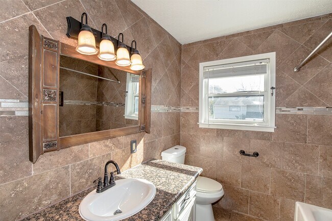 Building Photo - 431 Sunset Dr