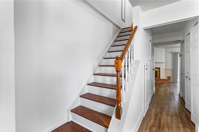 Building Photo - 8827 Applegate Ln