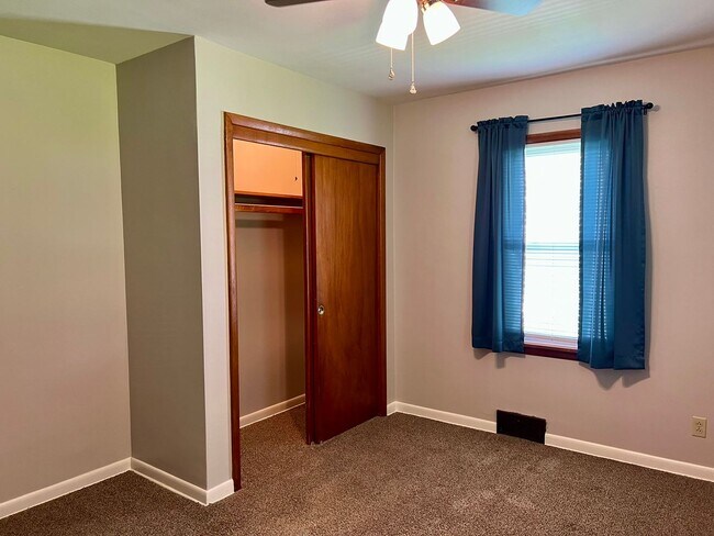 Building Photo - 2 Bedroom, 1 Bath in central Springfield