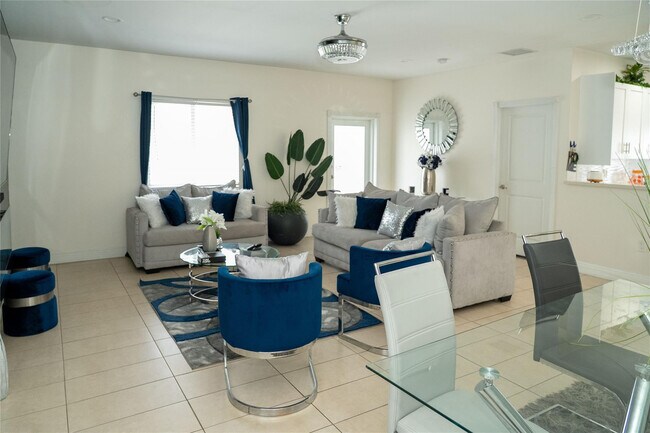 Building Photo - 2710 NW 5th St