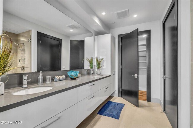 Building Photo - 4422 N 75th St