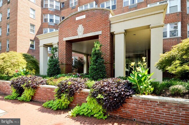 Primary Photo - 2500 Q St NW