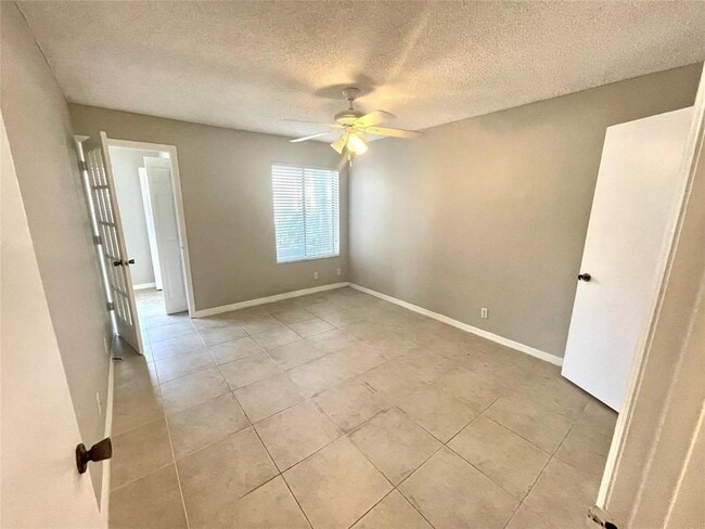 Building Photo - 3350 Pinewalk Dr N