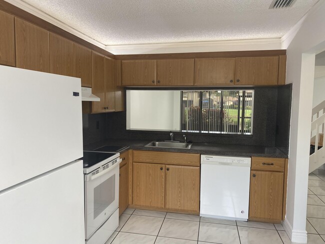 Building Photo - 3961 Cocoplum Cir