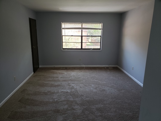 Building Photo - 437 S Clay Ave