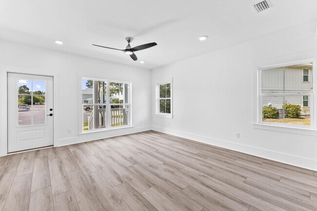 Building Photo - 70 Oakley Ct