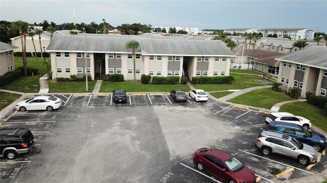 Building Photo - 863 Sky Lake Cir