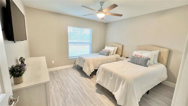 Building Photo - 6980 SW 179th Ave Rd