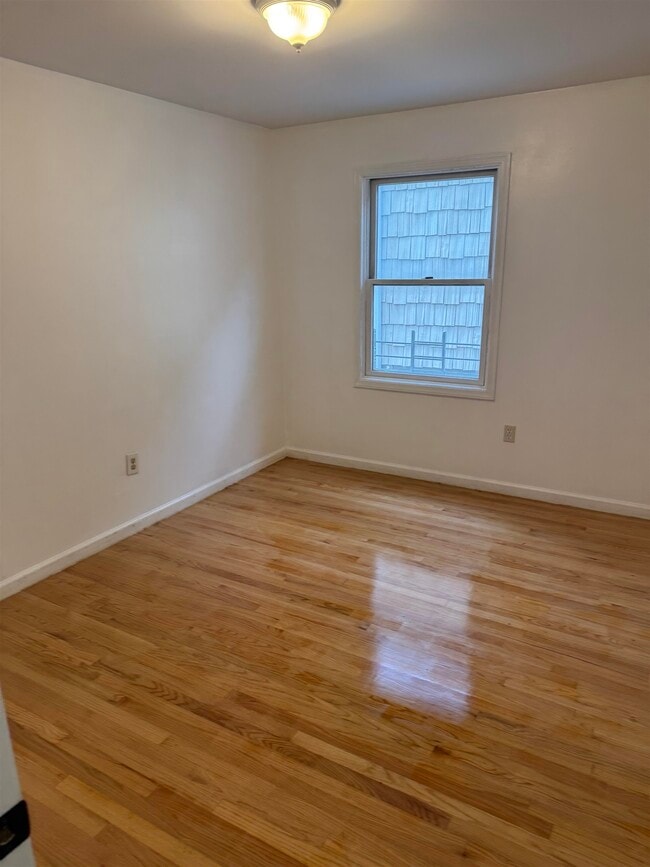 Building Photo - 525 AVENUE A Ave