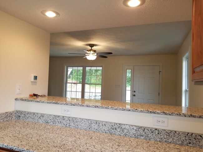 Building Photo - GREAT 3 BED 2 BATH CONDO!!!
