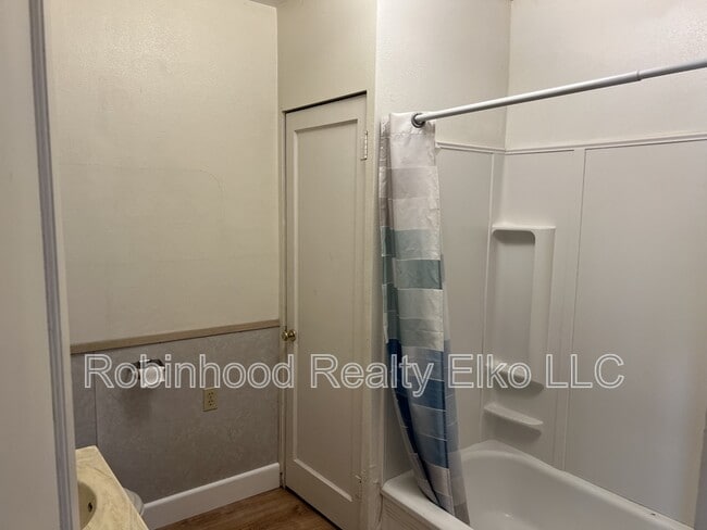 Building Photo - 366 4th St