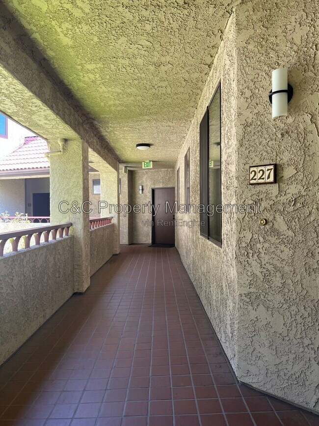 Building Photo - 4280 Vía Arbolada