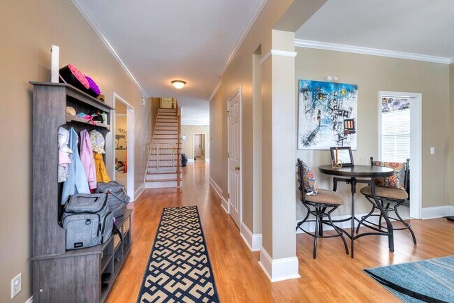 Building Photo - 3200 Mayflower Ln